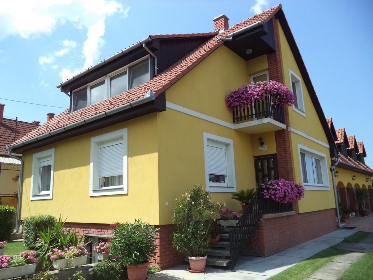 Hotel Holp Panzio Balatonföldvár Exterior foto