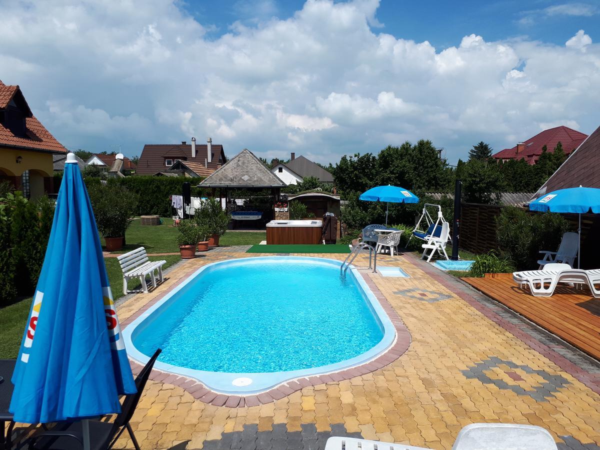 Hotel Holp Panzio Balatonföldvár Exterior foto